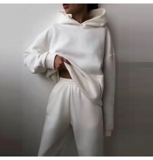 M / Белый женский костюм однотонный